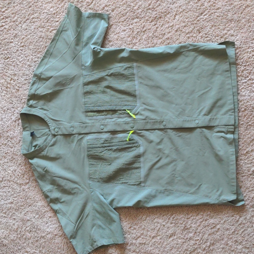 EUC Men's Lululemon Top